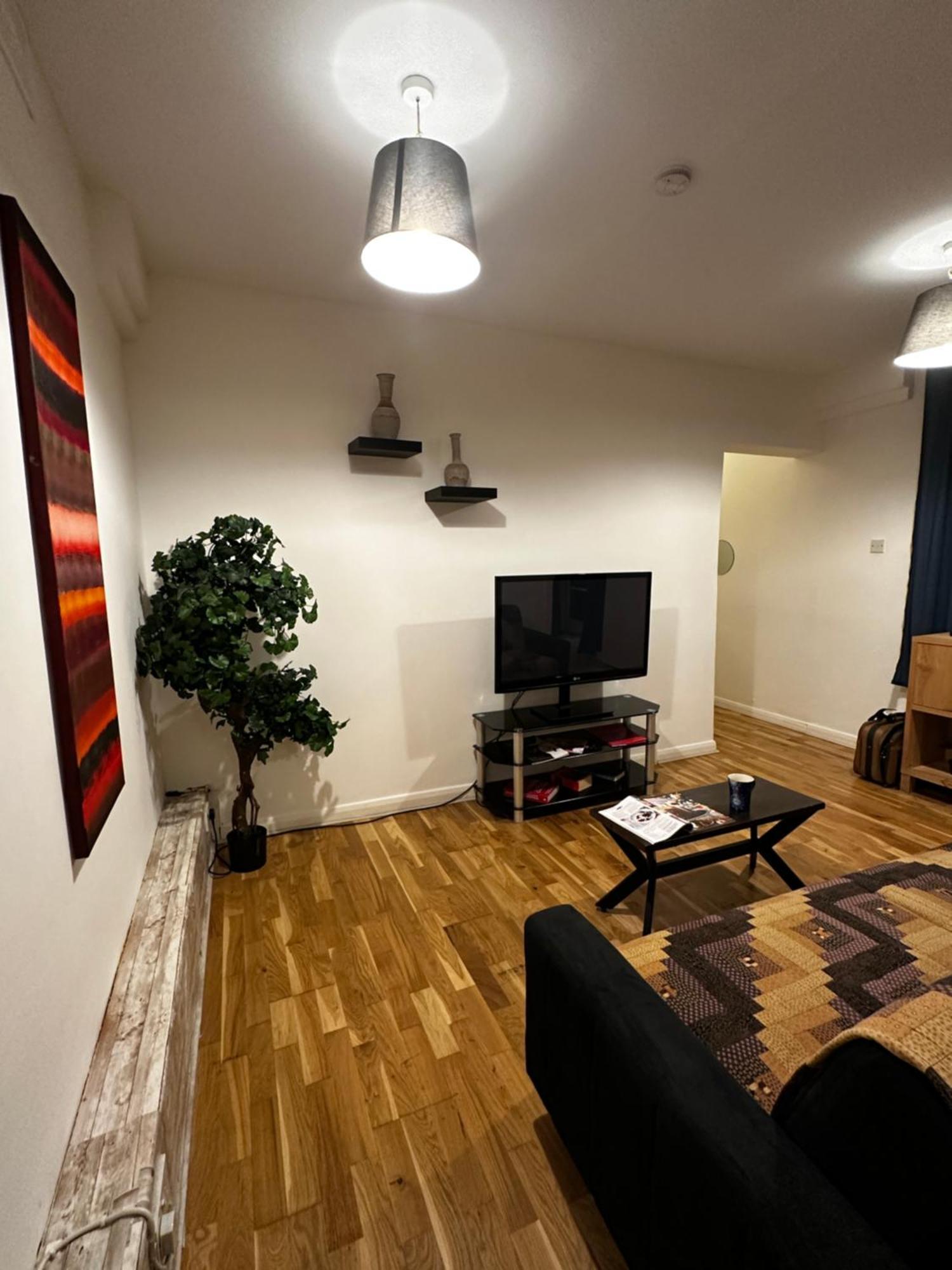 Charming 1-Bedroom Apartment Southfields, London Londres Exterior foto