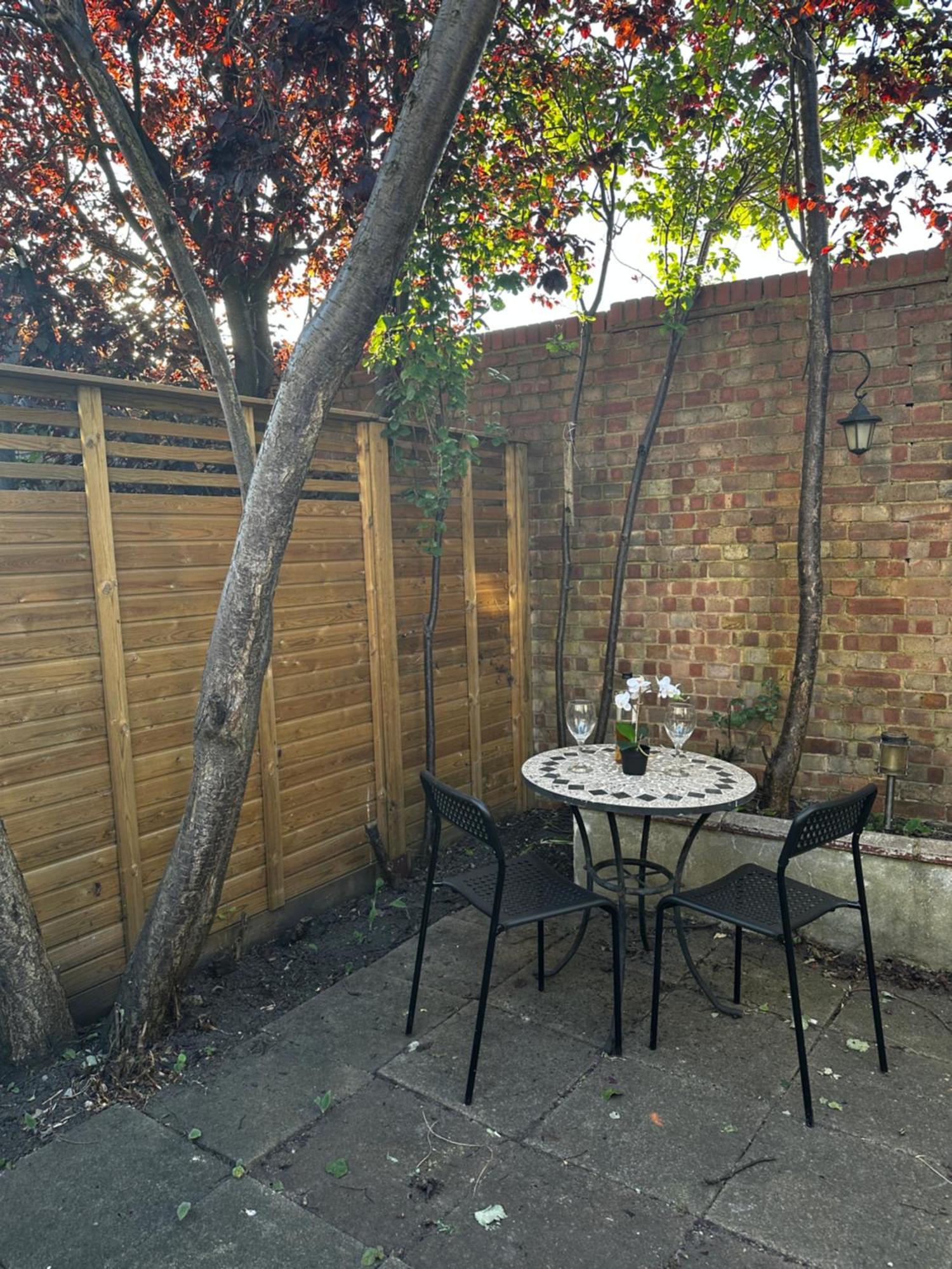 Charming 1-Bedroom Apartment Southfields, London Londres Exterior foto